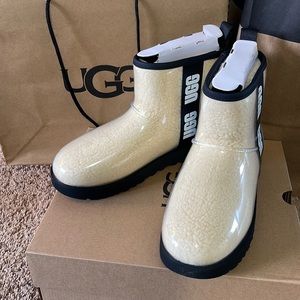 Brand NEW Waterproof UGG size 8